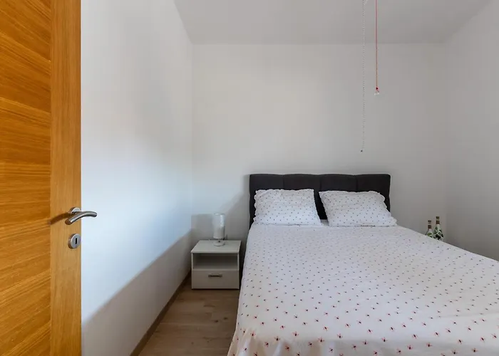 Apartment With Parking Space - 24653