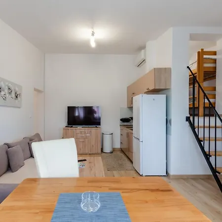 Appartement With Parking Space - 24653
